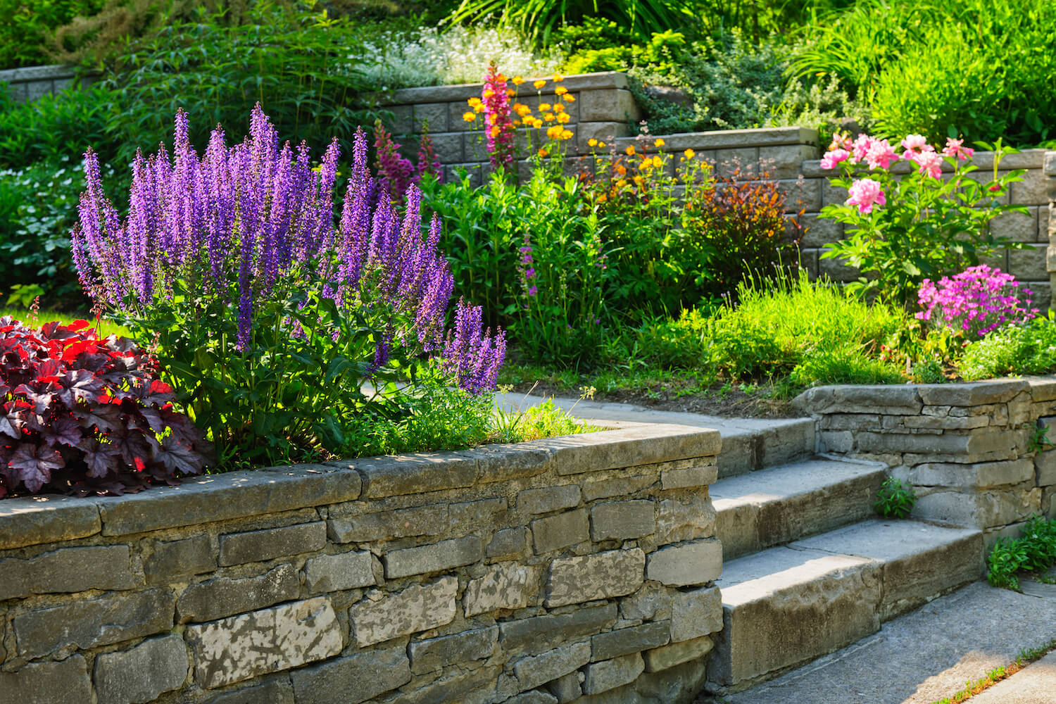 How Retaining Walls Combine Function and Aesthetics to Transform Your Outdoor Space pavers brick stone